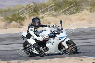 media/Dec-01-2025-Moto Forza (Mon) [[2daa91e15f]]/3-Beginner Group/Session 4 Turn 9/